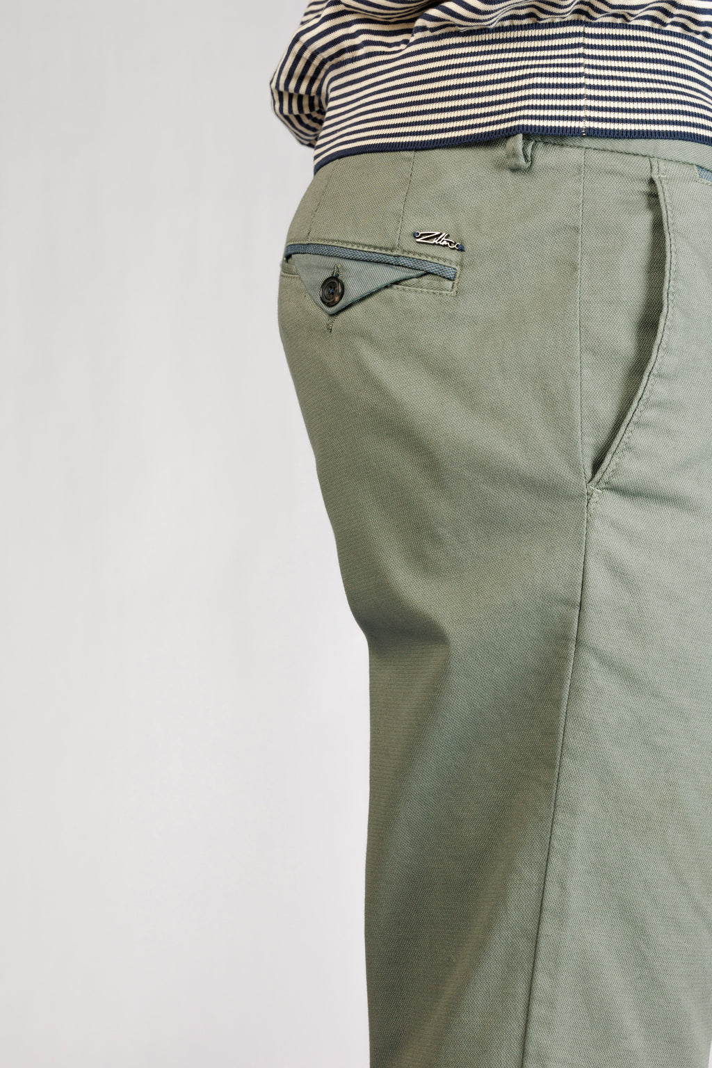 MAGNUS-P 26 - 563 DARK OLIVE