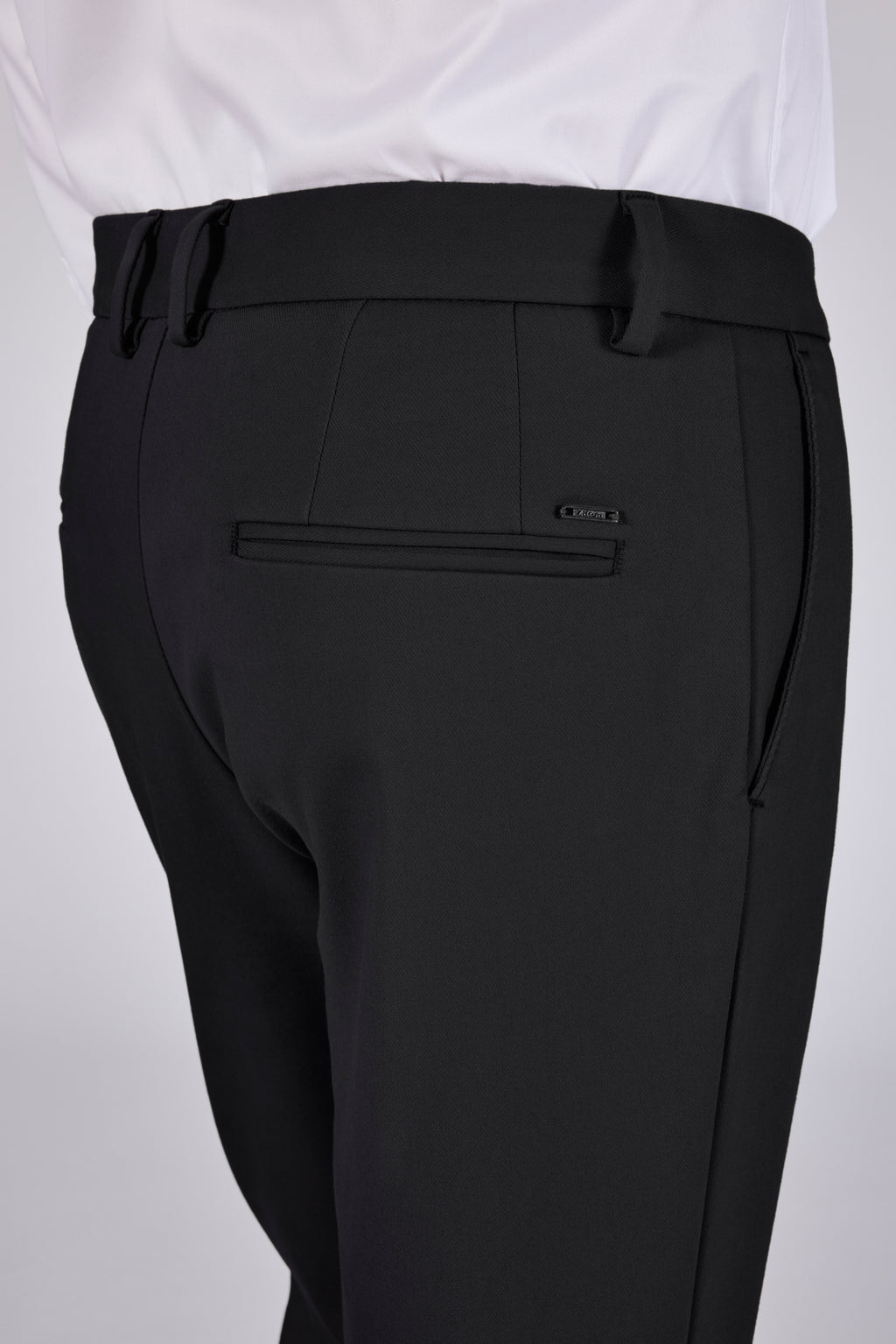 ROB-D 37 BLACK