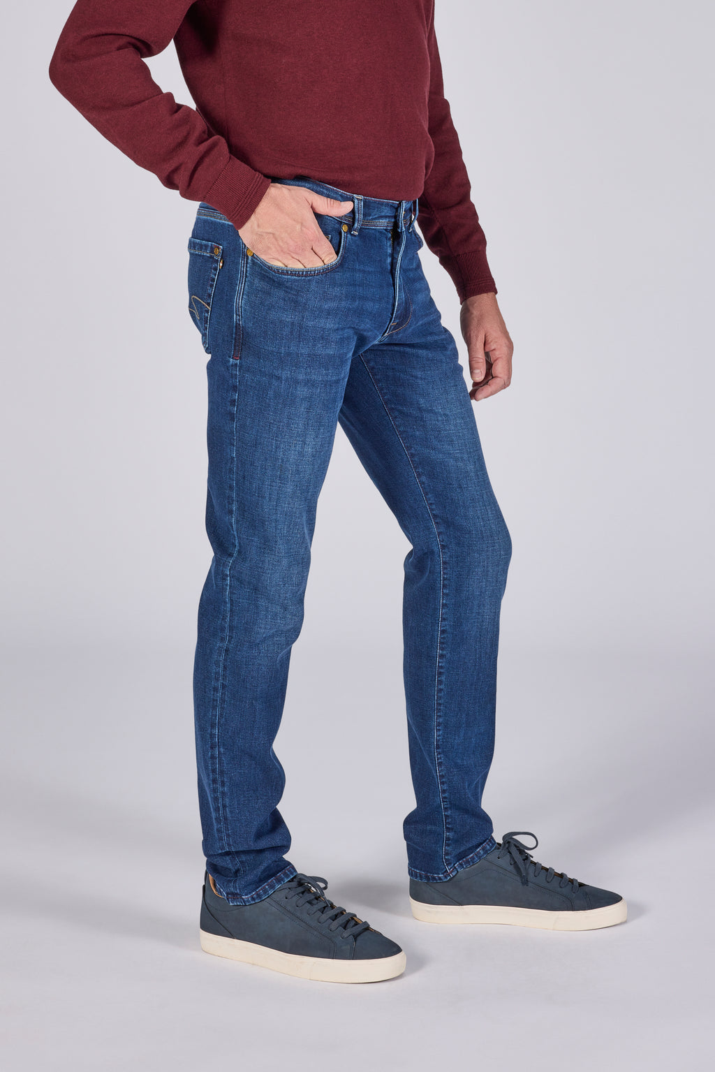 ROY-PR 08 NOS - 931 INDIGO