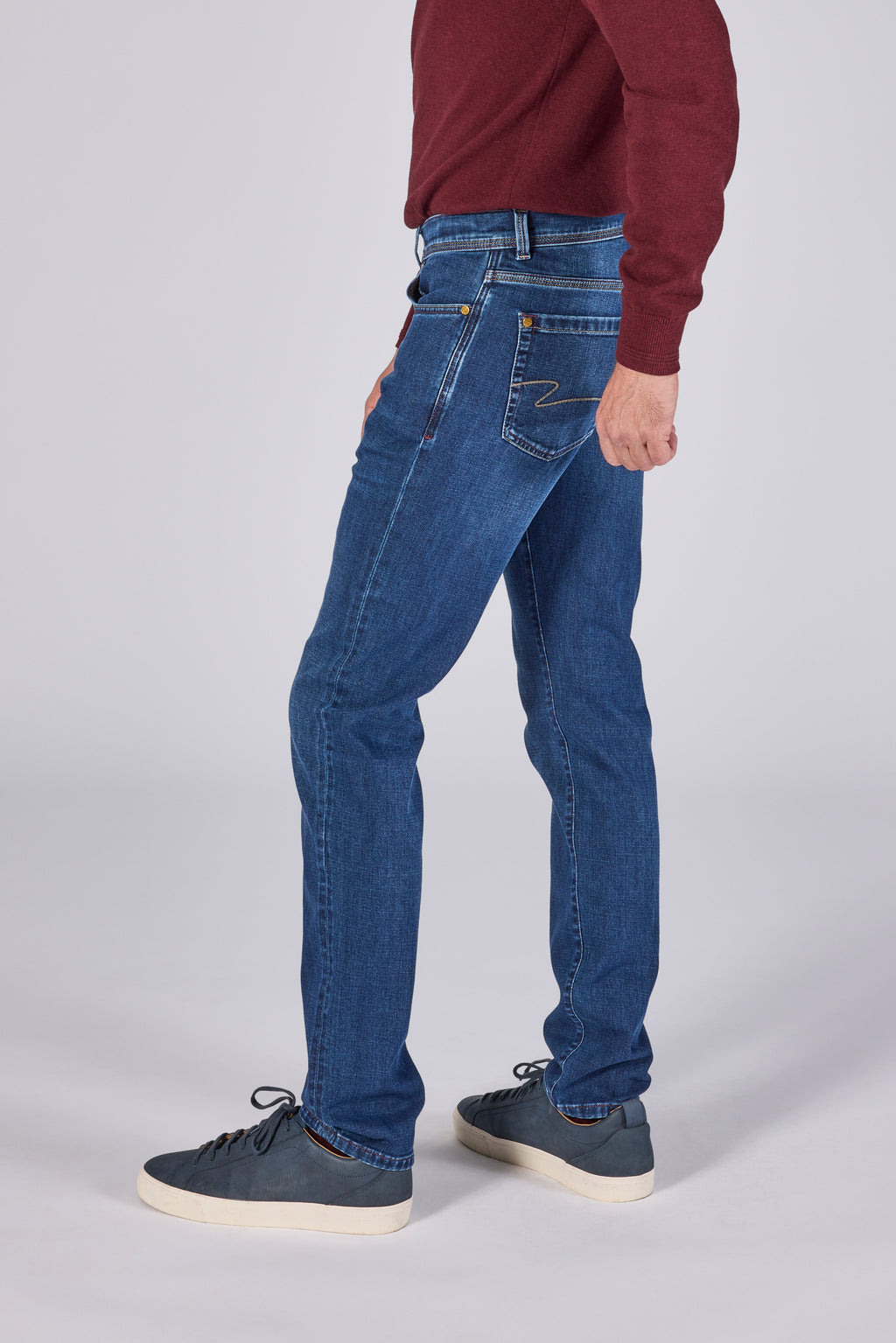 ROY-PR 08 NOS - 931 INDIGO